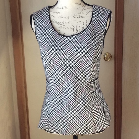 Tops - 💜3/$20 White  House. Black and White top polyeste